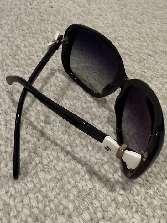 Chanel Oversized Black Sunglasses – Classic CC Logo